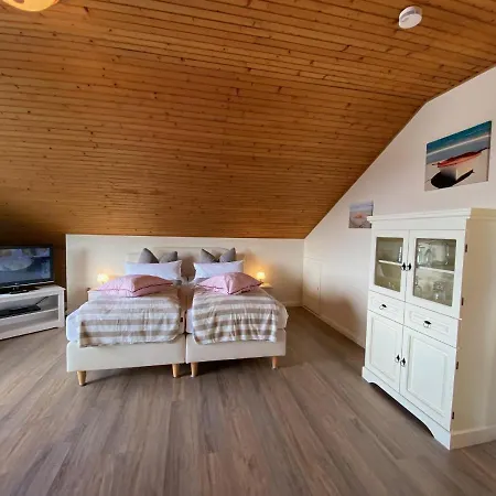 Haus Laura 5 Апартаменты Бюзум